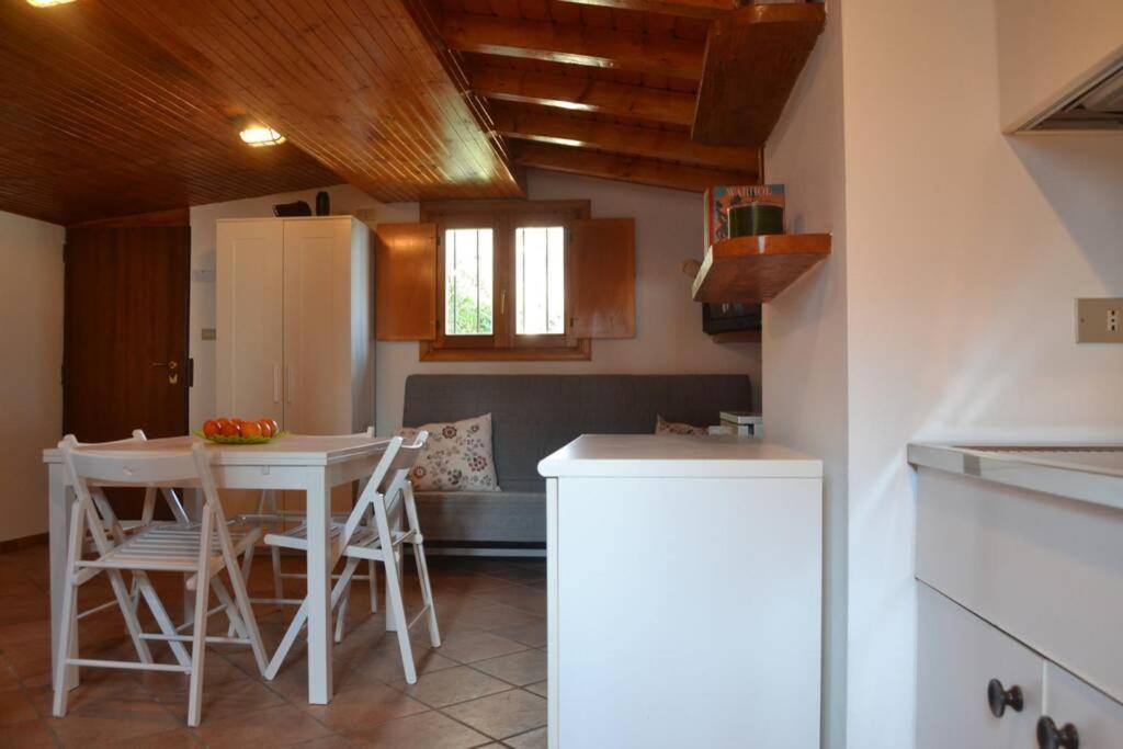 Como Lakeside Cottage - Lakefront Private Garden With Private Access To The Lake Onno 外观 照片