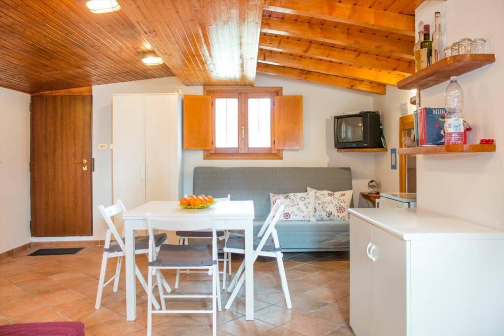 Como Lakeside Cottage - Lakefront Private Garden With Private Access To The Lake Onno 外观 照片
